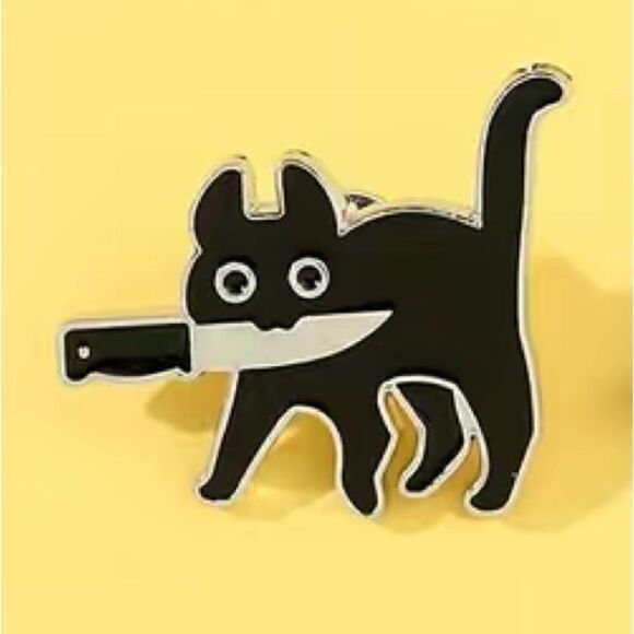 Black cat with knife enamel pin - Picture 2 of 5